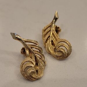 Vintage Gold Clip On Earrings